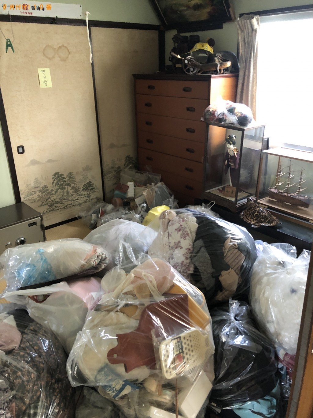 【下松市】タンス、布団、ガラスケース入りの人形等の回収・処分