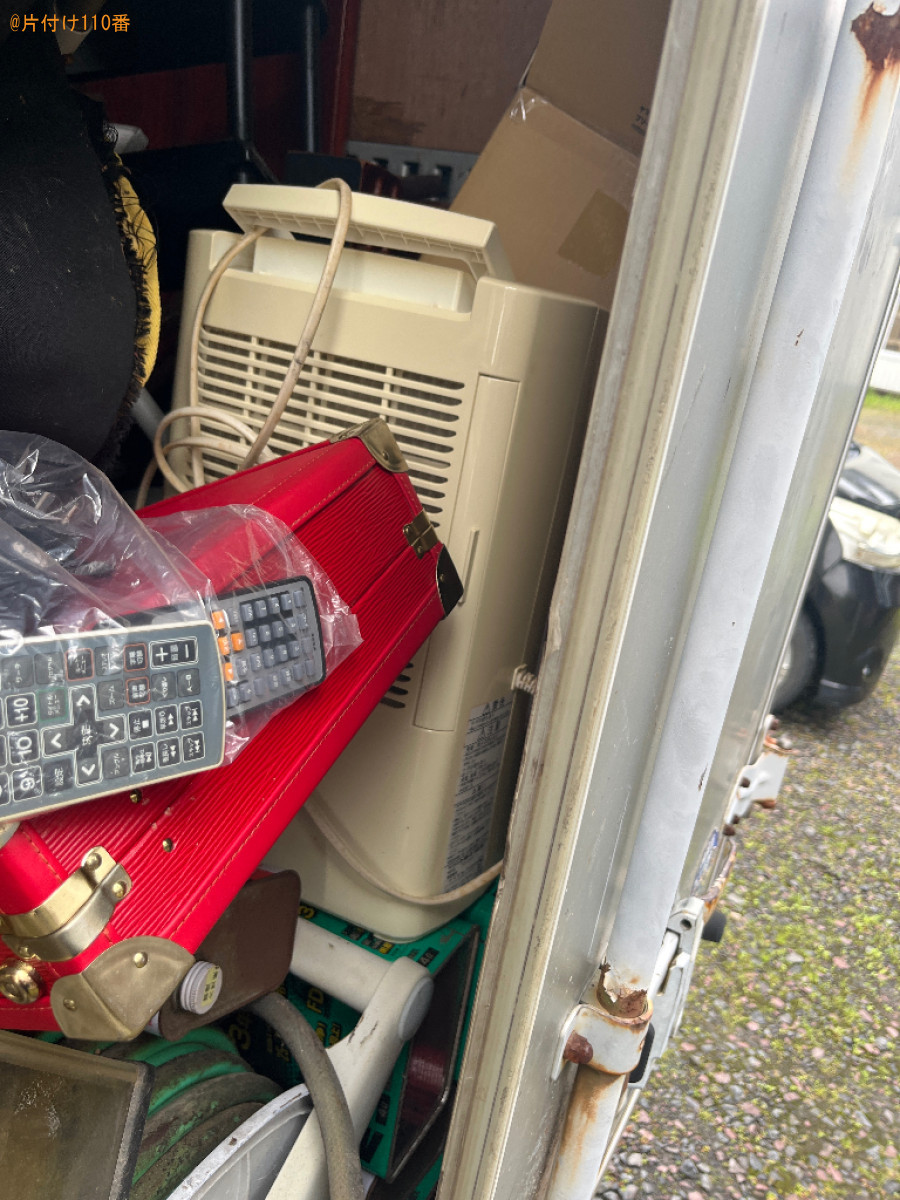 テレビ、下駄箱、メダル、空気清浄機、アタッシュケース等の回収